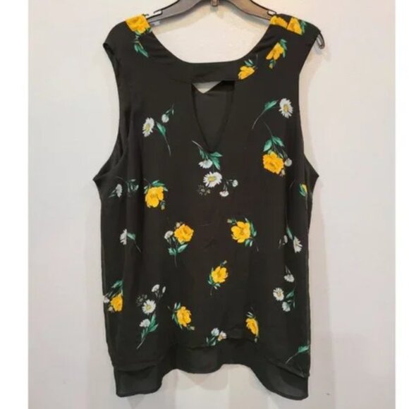 NWOT Black w/ Yellow Rose Print TORRID Sleeveless Blouse Size 2 - Picture 3 of 7